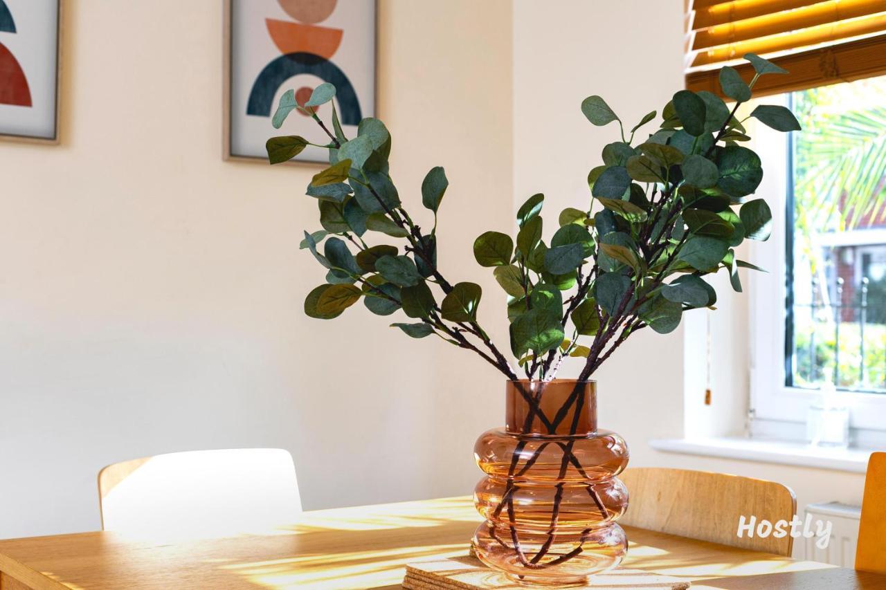 Puffin Way - Comfortable, Spacious House With Parking Reading Exterior foto