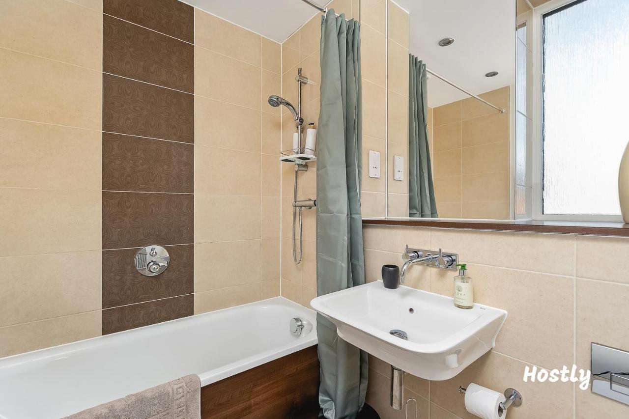 Puffin Way - Comfortable, Spacious House With Parking Reading Exterior foto